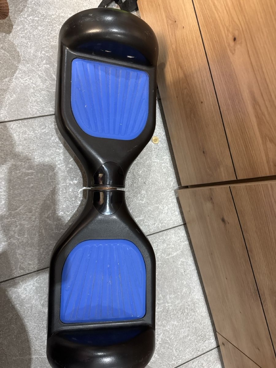 Hoverboard: Hoverboard schwarz blau mit Gebrauchsspuren gebraucht – Usato da Teufenthal AG venduto da emi_n7nm 5