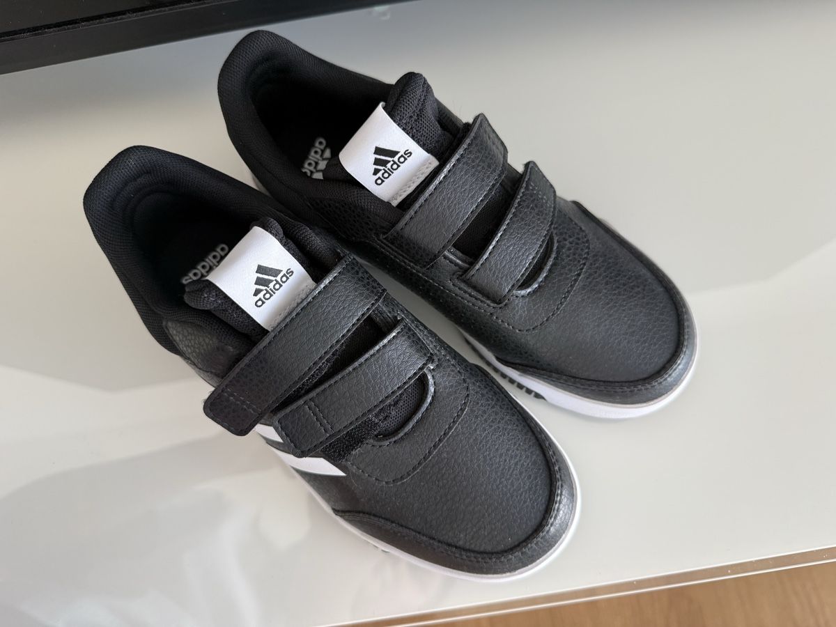 Adidas Chaussures garçon: Adidas sneakers 34 boy – Neuf (Voir description) à Châtelaine par Veradat 1
