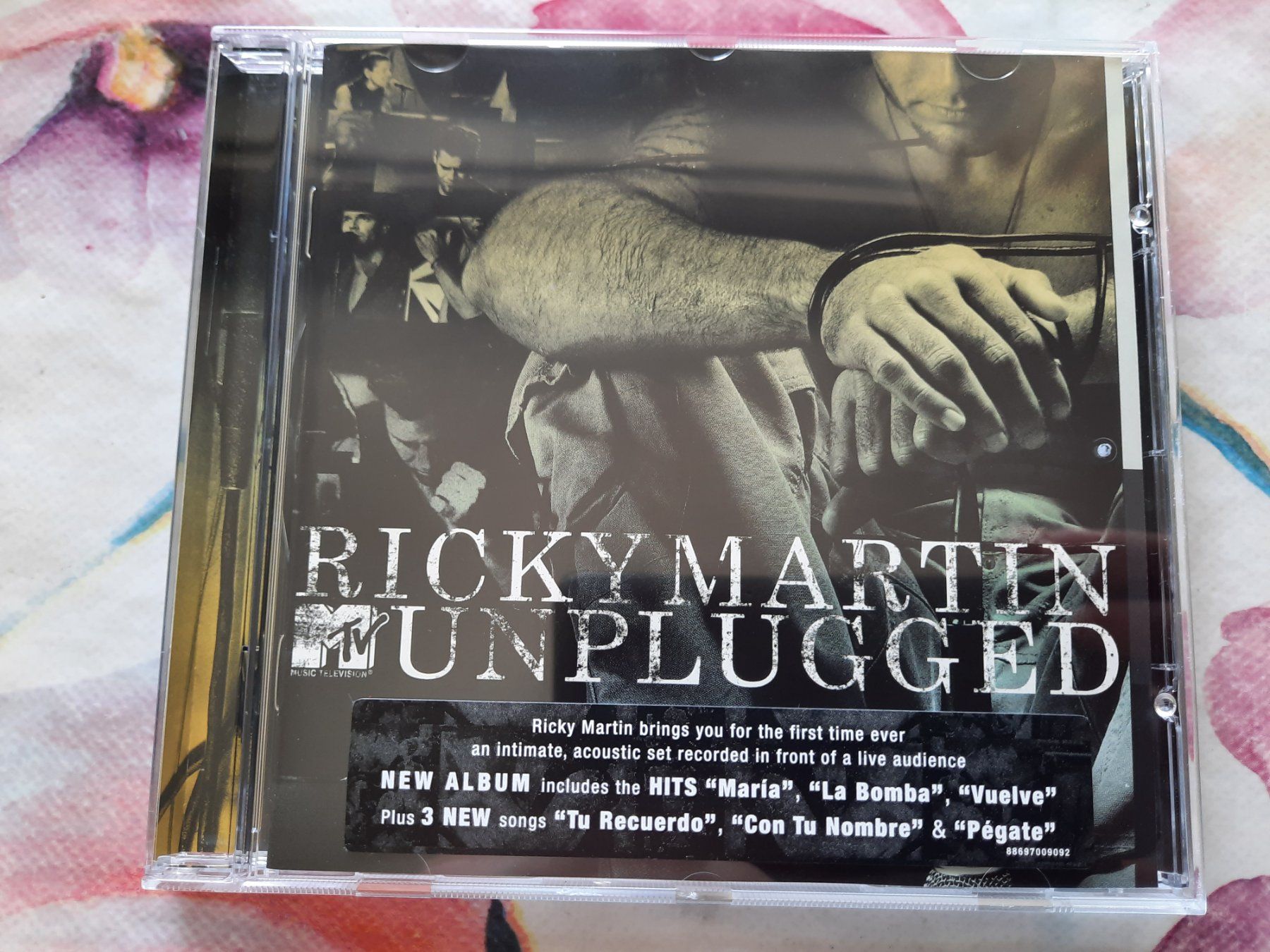 CD: CD Ricky Martin - Unplugged – Usato da Pully venduto da bro_n52j
