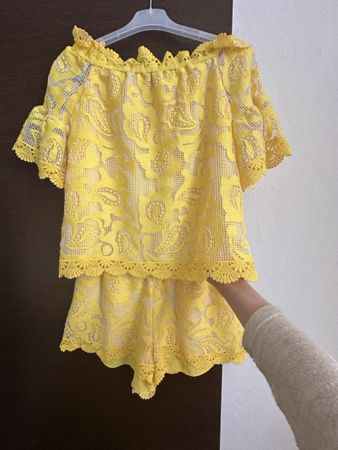 Sommer Set Spitzen Shorts & Carmen Top Größe XS Alexio Gelb