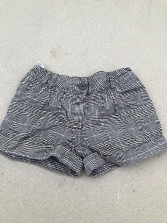 Pantaloni: Mädchen Shorts 134 – Usato da Bergdietikon venduto da antovale