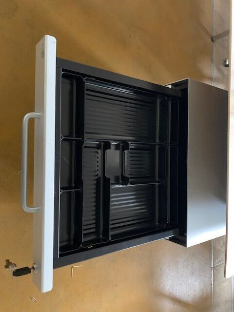 Atelier Alinea Scrivanie: Atelier Alinea Tisch mit Korpus – Usato da St. Gallen venduto da MSMoebelhandel 6