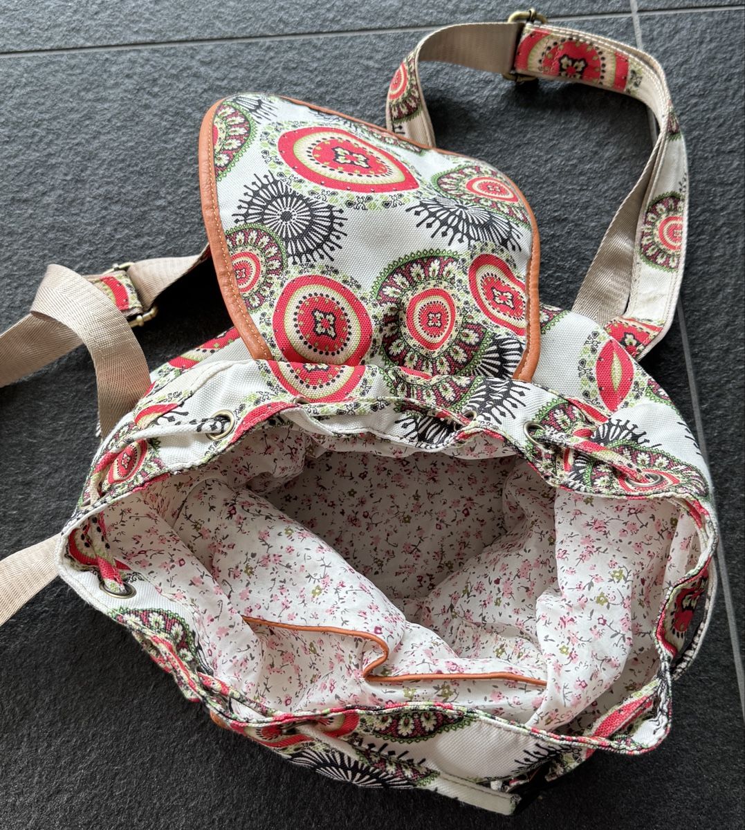 Borse & Zaini: Stoff-Rucksack mit Blumenmuster – Usato da Lüsslingen venduto da Geronimo66 2