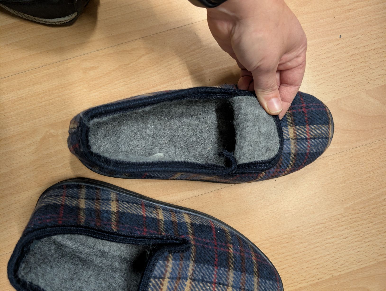 Scarpe da uomo: Hausschuhe 40 NEU – Nuovo (secondo la descrizione) da Bern venduto da berneroberlaenderin 1