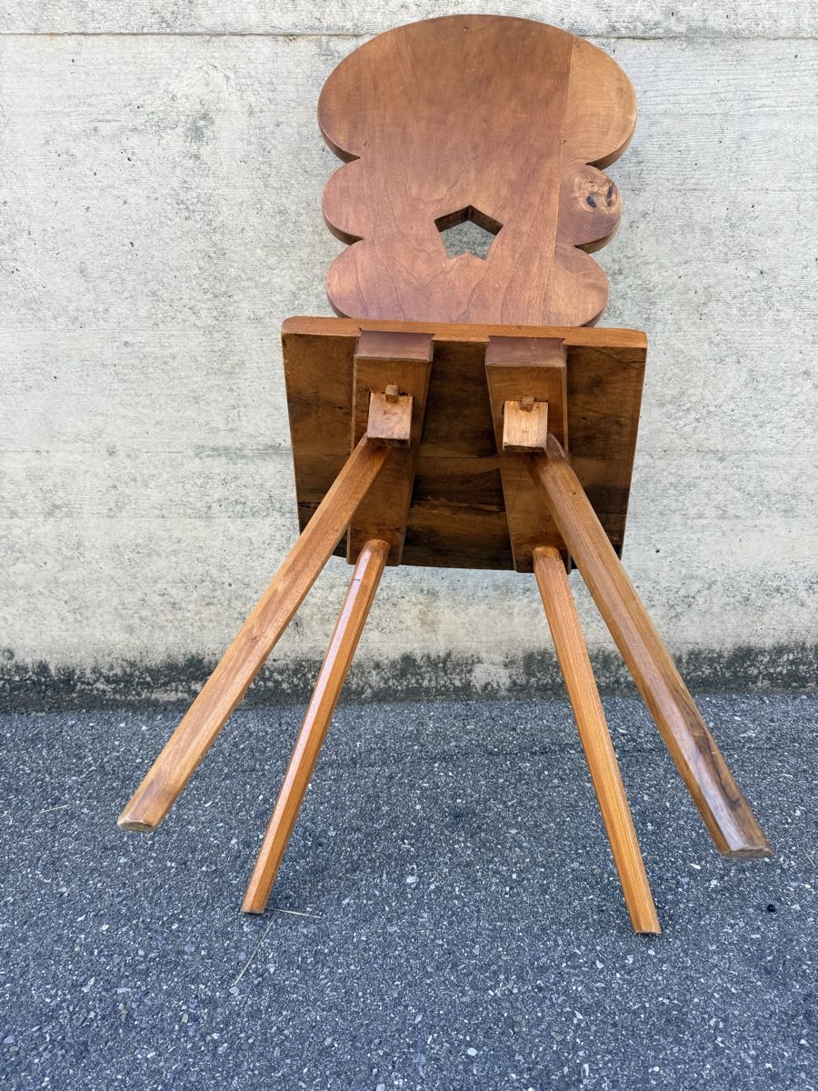 Stühle: Antiker Holzstuhl – Gebraucht aus Solothurn von NUVICO 6