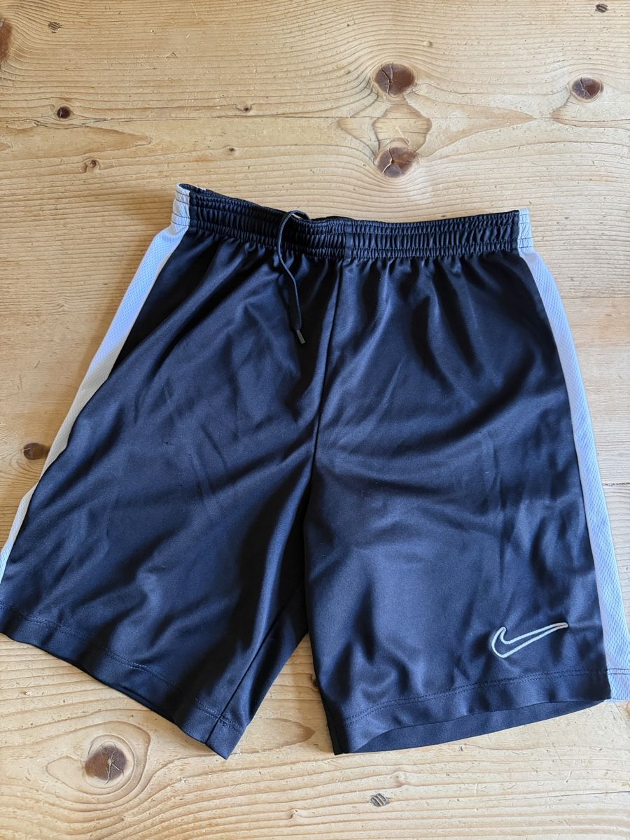 Nike Pantalons: Sporthose Nike – D'occasion à St. Gallen par doris.hoerler
