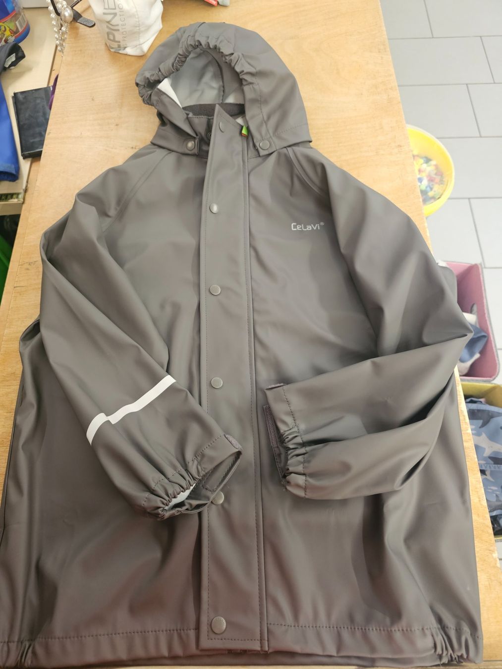 Giacche & Cappotti: Celavi Regenjacke grau, NEU, Grösse 134 – Nuovo (secondo la descrizione) da Zürich venduto da Secondhand_Oerlikon