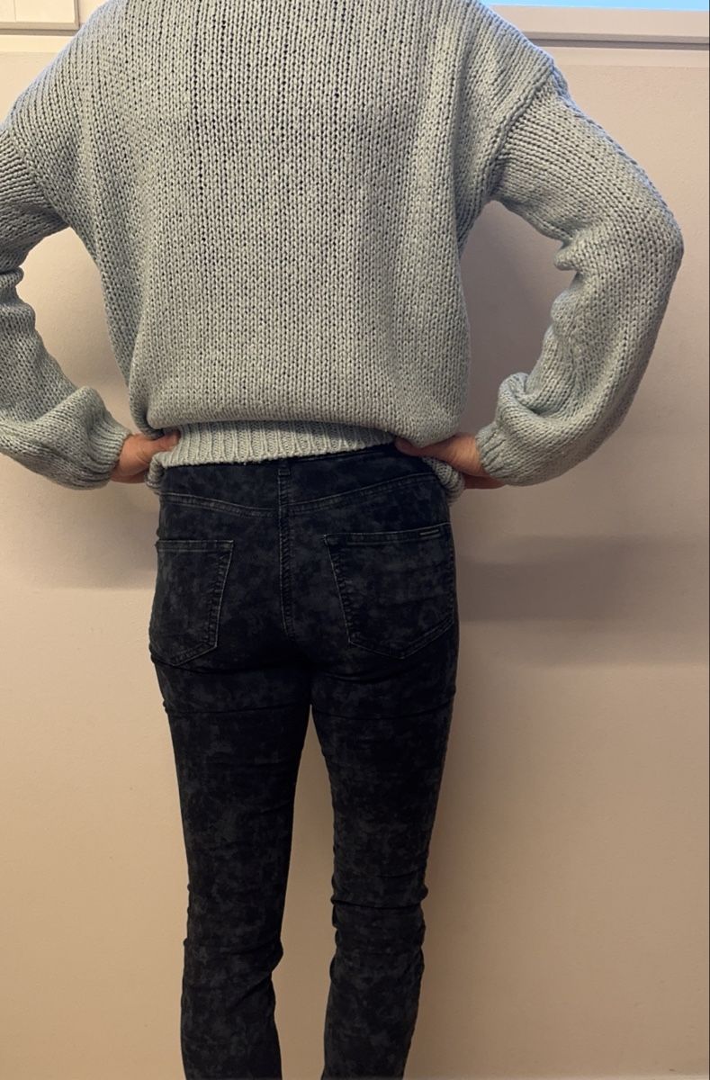 Maison Scotch Kleiderpakete: Kleiderset Maison Scotch Cordhose und passender Pullover – Gebraucht aus Abtwil SG von monchy01 1