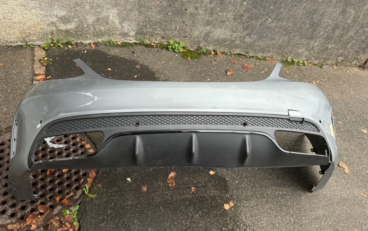 Mercedes-Benz Tutti pezzi di ricambio auto: Mercedes  A45  C63 E63  AMG Stossstangen , diffuser Spoiler – Usato da uster venduto da automen 9