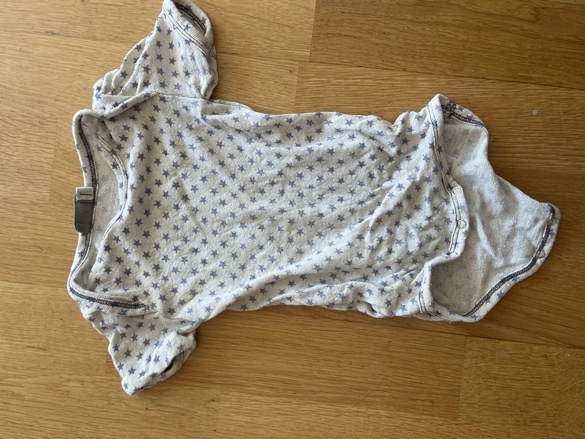 Biancheria intima: Alkena Body Seide Sternmuster hellblau Grösse 80 – Usato da Zürich venduto da Kalleskaviar