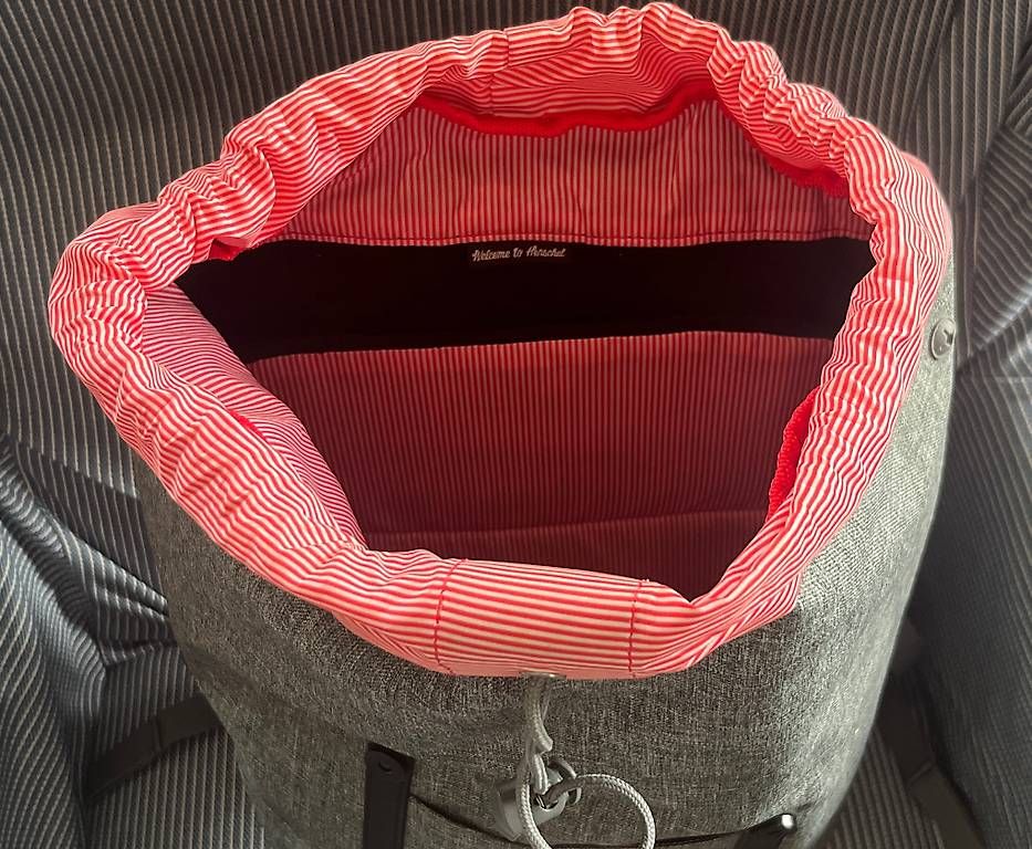 Herschel Zaini: Rucksack Herschel Modell Retreat Anthrazit – Usato da Urdorf venduto da Resumasa 4