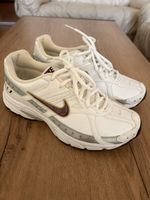 Nike Turnschuhe weiss Grösse 39. Neu