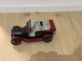Blechspielzeug Auto offen mit roten Akzenten