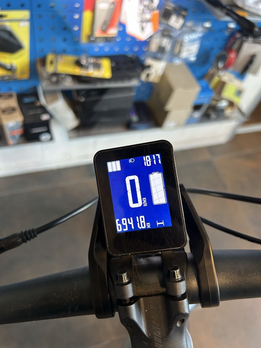 Specialized Vélos: E-Bike Specialized Como – D'occasion à Root par Sajo_04 5