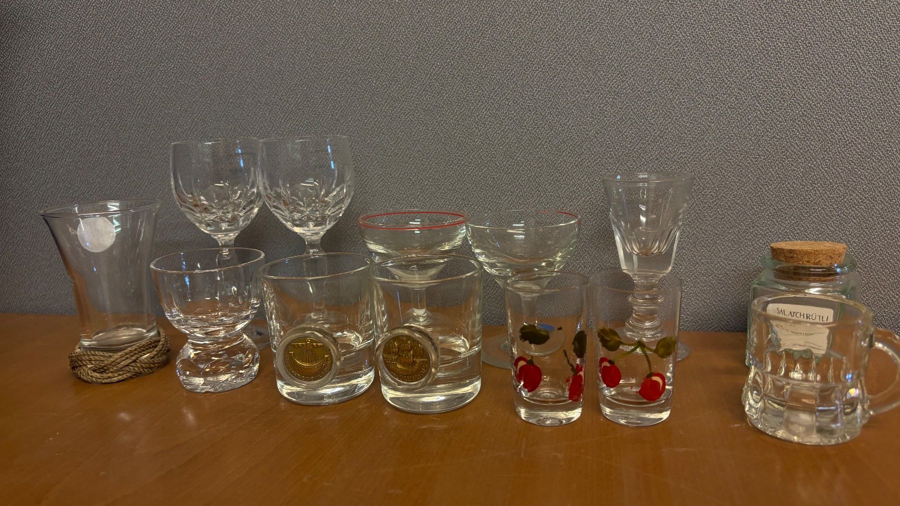 Bicchieri: 14 verschiedene Shot & Champaniergläser Klein. – Usato da Münchenstein venduto da tsp01 1