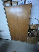 Kleiderschrank Holz zweitürig