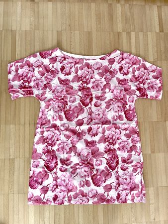 Tunique fleurie rose et blanche - Idéale pour l'été!