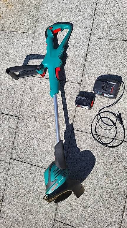 Bosch Tutti gli attrezzi: Bosch Akku Rasentrimmer – Usato da Mönchaltorf venduto da guka7