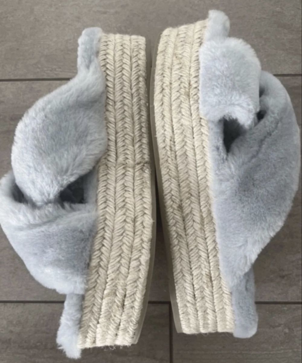 Miu Miu Scarpe da donna: Miu Miu  fur mule  – Usato da Lausanne venduto da Loyal_8 2