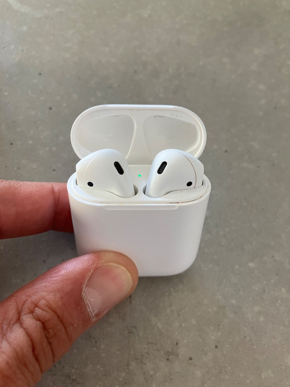 Apple Cuffie: APPLE Air Pods 2 – Usato da Lausanne venduto da mr.v