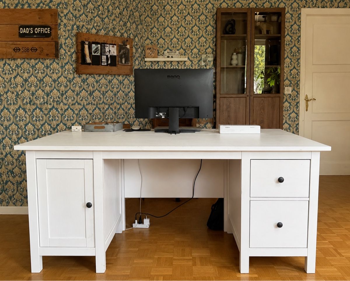 Bureaux: Ikea Hemnes Schreibtisch weiss – D'occasion à Spiez par Bluesky2000