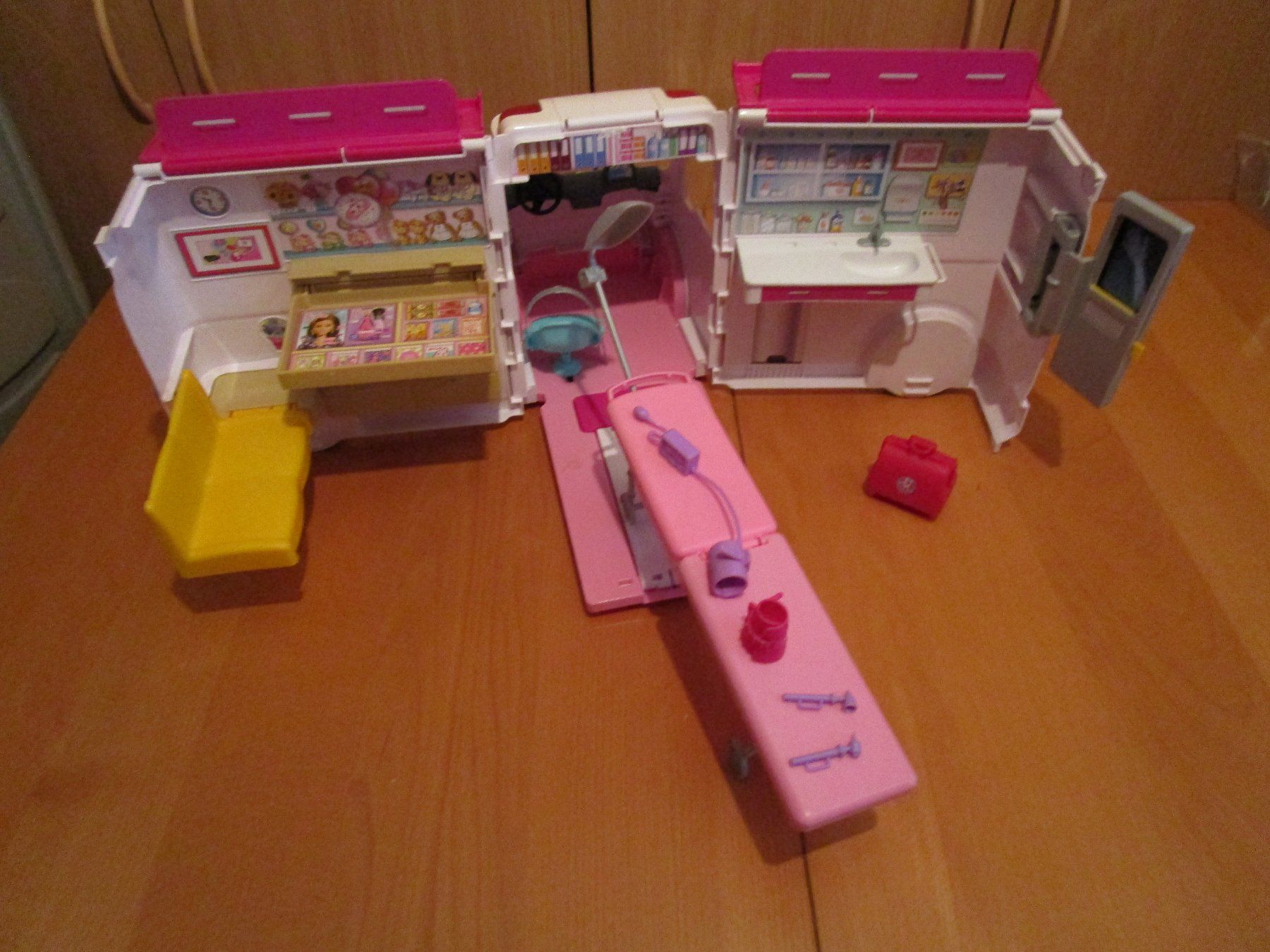 Giocattoli: Barbie  -  Krankenwagen – Usato da Wetzikon ZH venduto da Storchadebar 1
