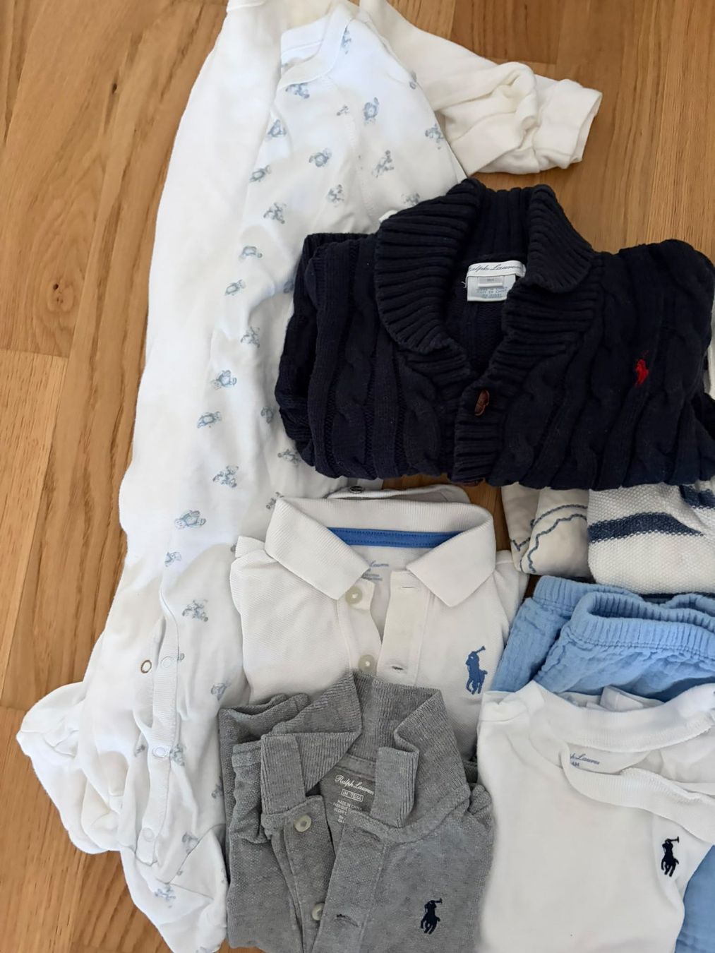 Lotti & Set di vestiti: Marken Kleider Junge 6-9 Monate 10 Teile. – Usato da Cham venduto da WFRRichter 1