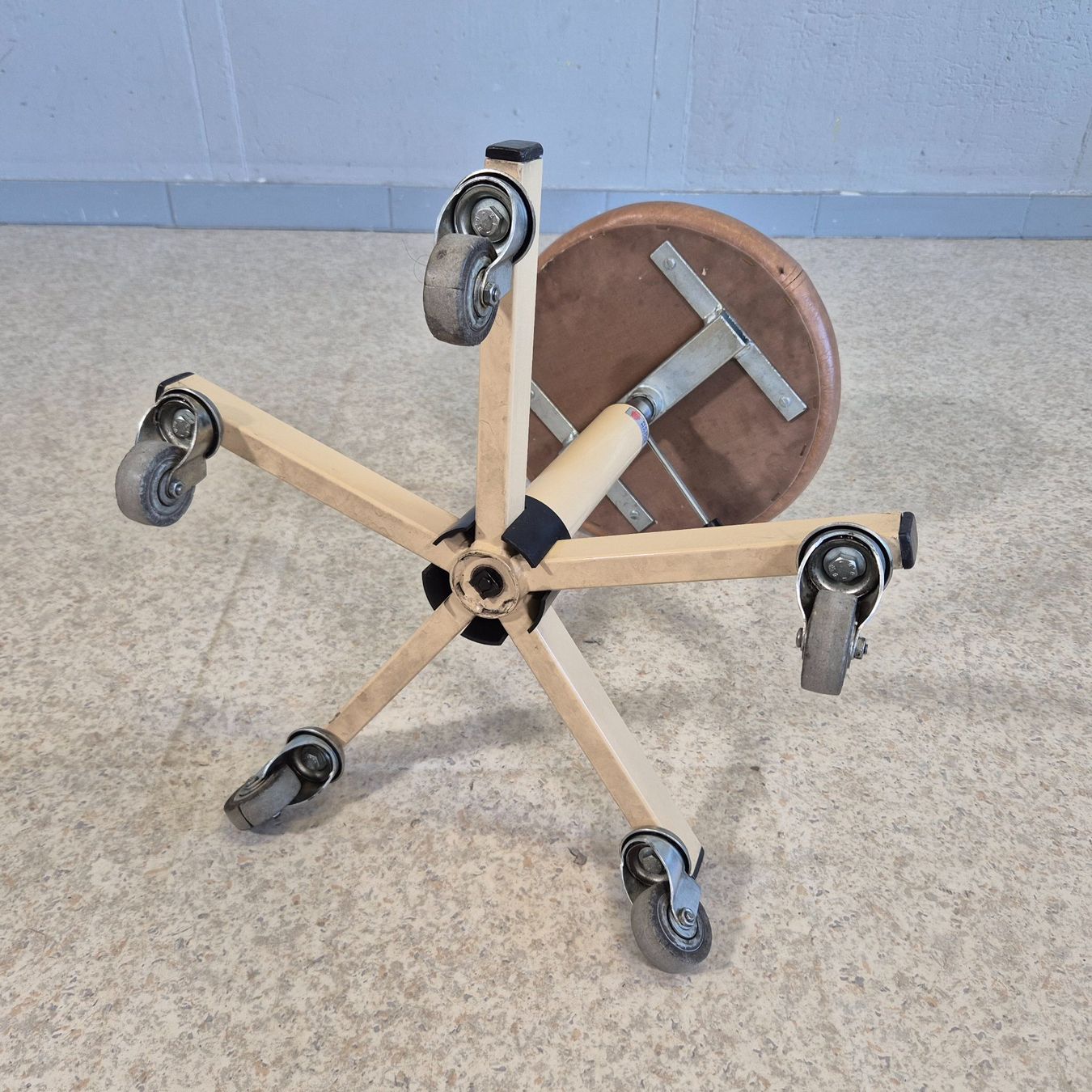 Sgabelli: Vintage Rollhocker Werkstatthocker Hocker Stool – Difettoso da Nottwil venduto da Wondewa-Shop 6