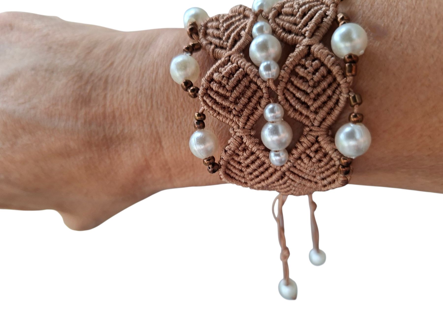 Bracciali & Braccialetti: Breites-exklusives-handgemachtes Makramee Armband mit Perlen – Nuovo (secondo la descrizione) da Luzern venduto da Bbig 2