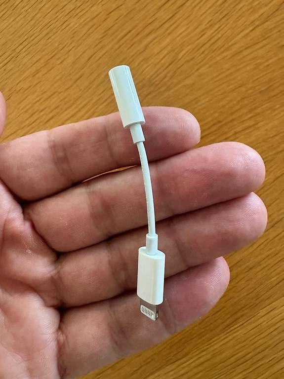 Apple Laufwerke & Adapter: Adaptateur APPLE Lightning vers jack 3,5mm – Gebraucht aus Nyon von Patrick1260 2