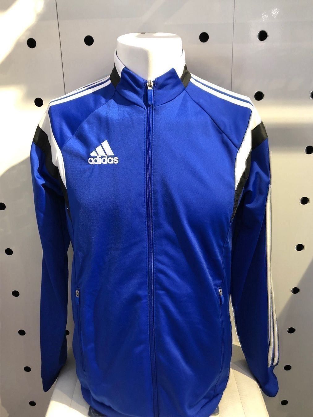 Adidas Hometrainer: ADIDAS TRAINER JACKE        GR. L – Nuovo e nell'imballaggio originale da Zürich venduto da LIQUIDATOR.CP