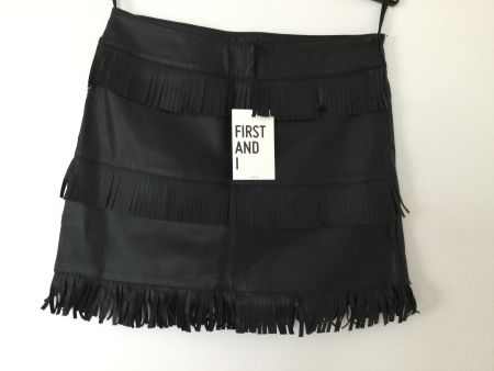Neu Fransen Minirock in Kunstleder von First & I, Grösse L