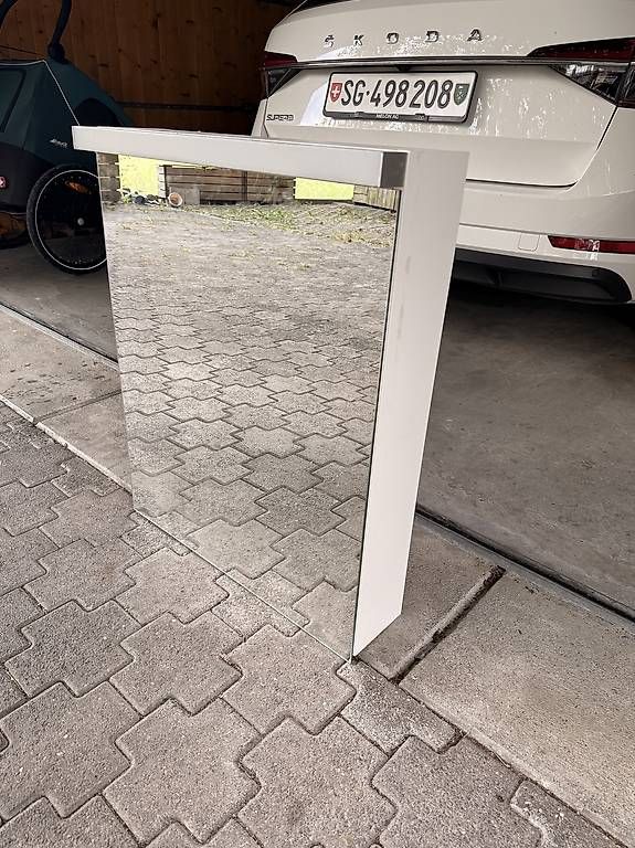 Armadietti a specchio: Spiegelschrank mit Beleuchtung 60cm – Usato da Walenstadt venduto da Manow3 4