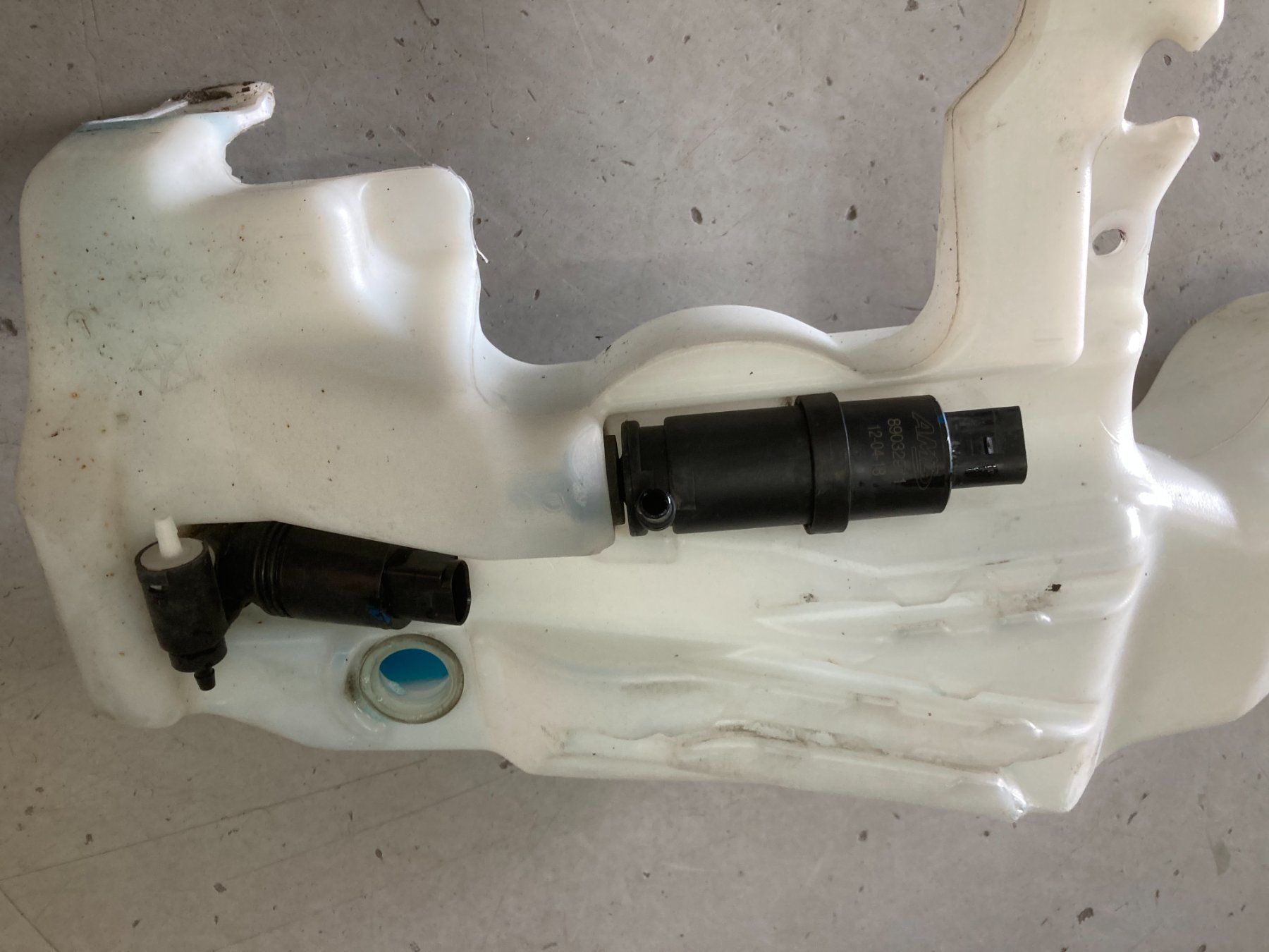 Jeep Alle Autoersatzteile: Jeep Grand Cherokee Wischwassertank 57010719AF – Neu und originalverpackt aus Cham von WB2223 1