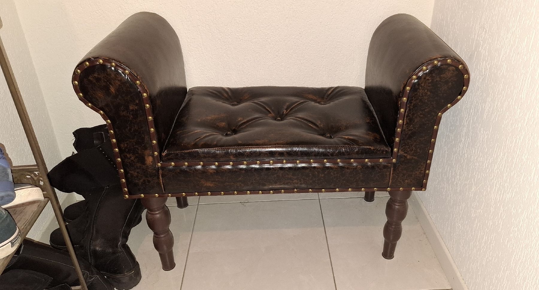 Hocker: Chesterfield-Bank – Gebraucht aus Zürich von TS0307 4