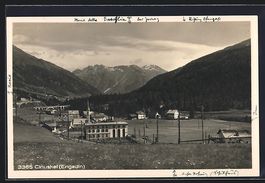 Cinuskel /Engadin, Ortspartie mit Bergen