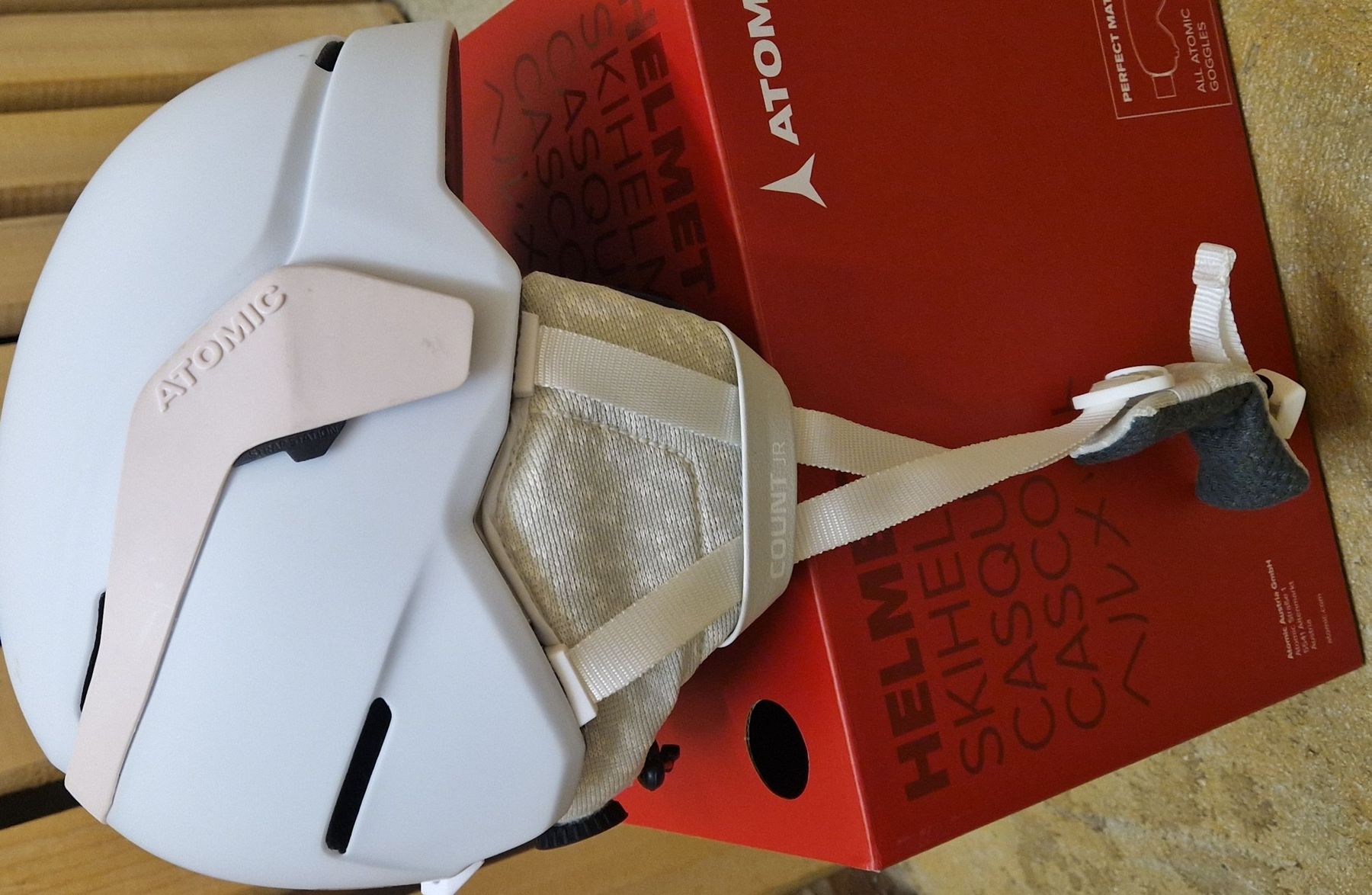 Atomic Caschi: Casque de ski Atomic - enfant taille S – Nuovo (secondo la descrizione) da Genève venduto da keenan121