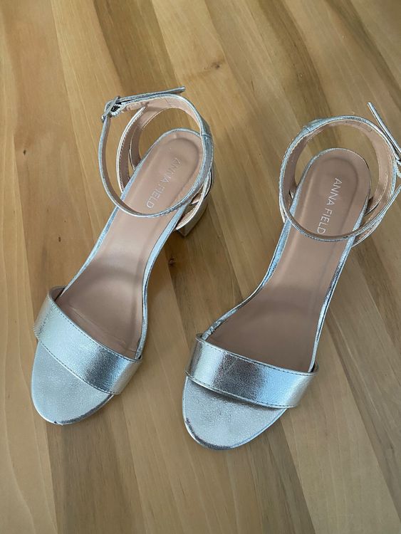 Luvable Friends Metallic Sandalen Für Mädchen – Silber, Weiche Sohle, Größe 6–12 Monate