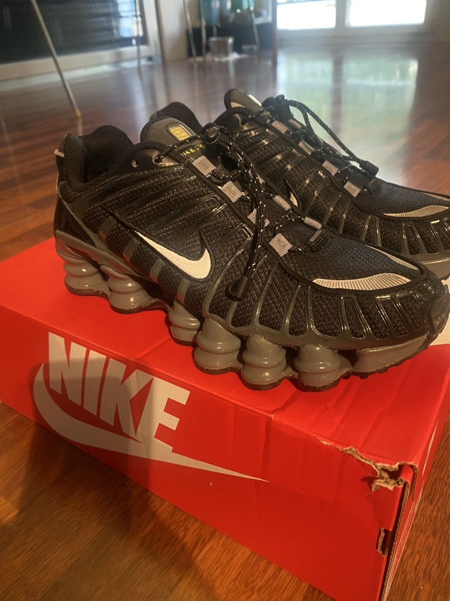 Scarpe da donna: Nike Shox – Nuovo (secondo la descrizione) da Holderbank AG venduto da leooo.sie 2