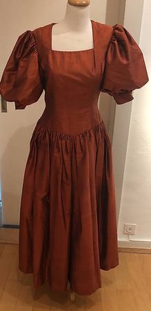 Ballkleid rostfarbig Rohseide