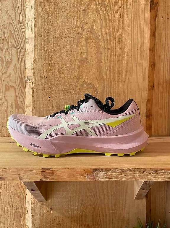Scarpe da donna: Womens ASICS FUJI LITE 6 – Usato da Grindelwald venduto da Backdoor_Shop