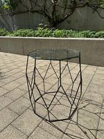 Metalltisch schwarz mit Glasplatte
