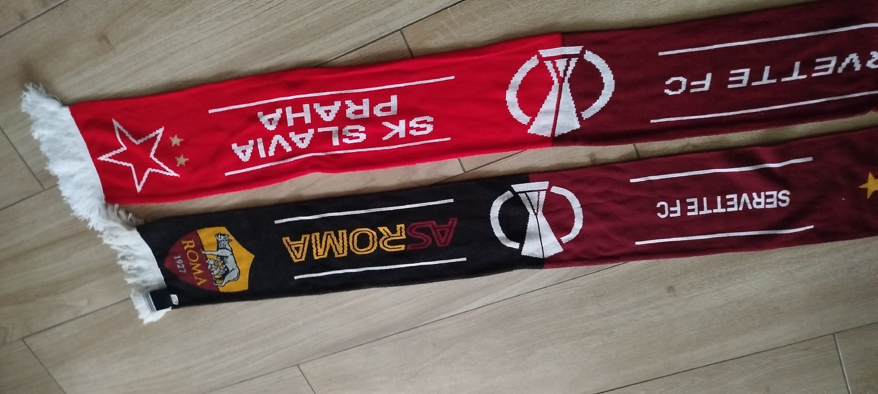 Foulard & Sciarpe: deux écharpes Servette fc – Usato da Genève venduto da Octo-puces 3
