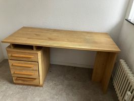 Schreibtisch