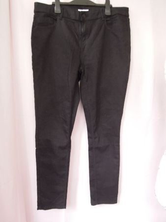 s.Masse Gr. 42 44 Skinny Hose Jeans schwarz Stretch wie neu