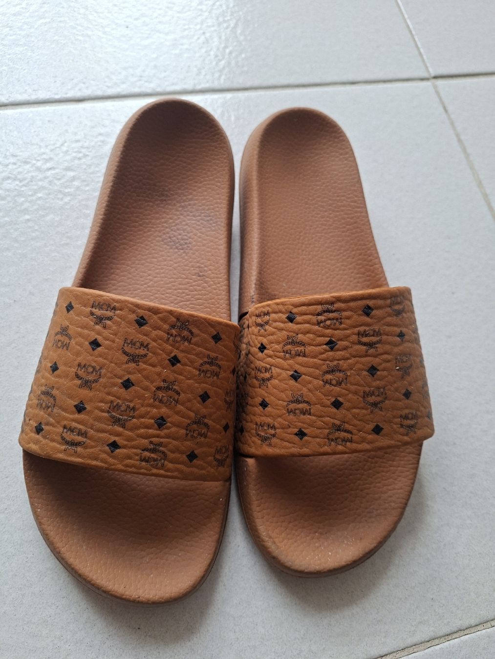 Mcm Herrenschuhe: MCM claquettes monogramme taille 45 – Gebraucht aus Châtel-St-Denis von dep_jgk2