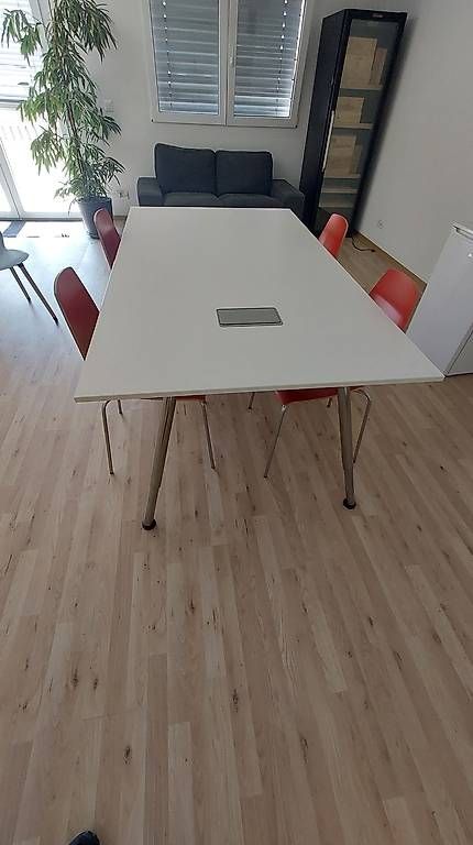 Tavoli: Table de réunion Ikea et 4 chaises – Usato da Nyon venduto da cochonours 3