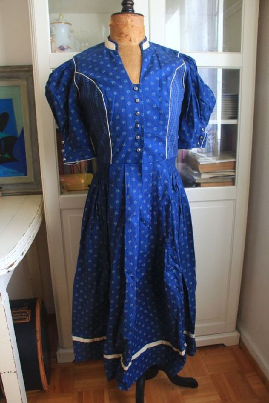 Kleider: Antike Trachtenkleid – Gebraucht aus Sion von aud_7pxl 1