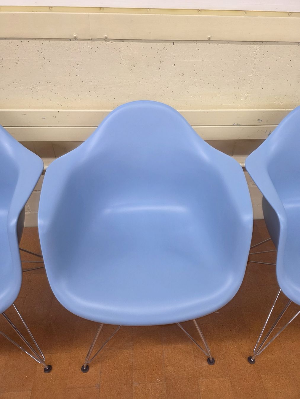 Vitra Sedie: Designer Stühle Eames Vitra DAR in hellblau – Usato da Lichtensteig venduto da Polsterwerk 7