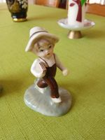 Porzellan-Figur << auf dem Weg zur Schule>>